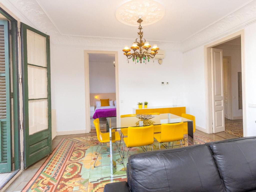 Posezení v ubytování Apartment Eix-Dret-Roger de LLuria-Valencia by Interhome