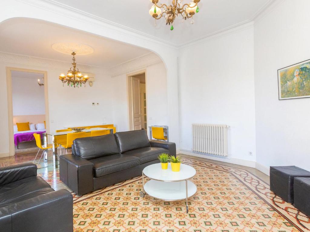 Posezení v ubytování Apartment Eix-Dret-Roger de LLuria-Valencia by Interhome