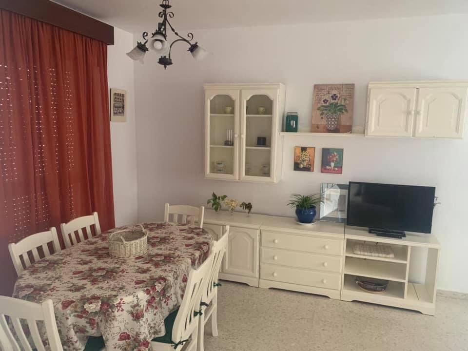 a dining room with a table and a television at UNIFAMILIAR SIERRA DE CADIZ in El Bosque