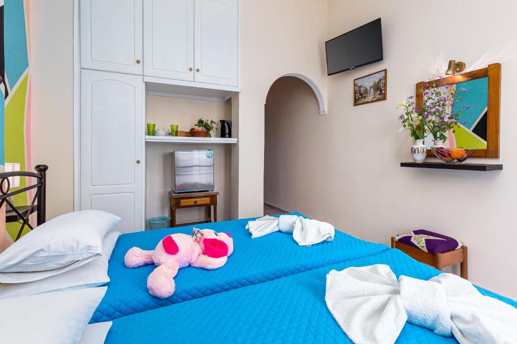 Postel nebo postele na pokoji v ubytování Riviera Seaside Hotel