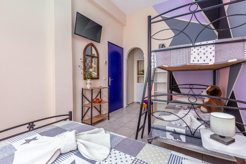 Postel nebo postele na pokoji v ubytování Riviera Seaside Hotel