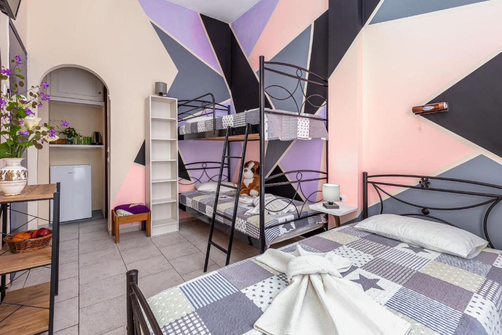 Postel nebo postele na pokoji v ubytování Riviera Seaside Hotel