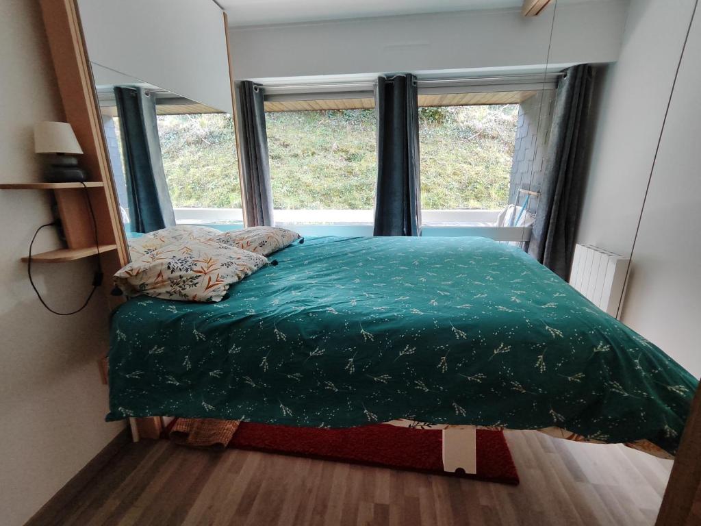 Zdjęcie z galerii obiektu Appartement en résidence bord de mer w mieście Kerhermain