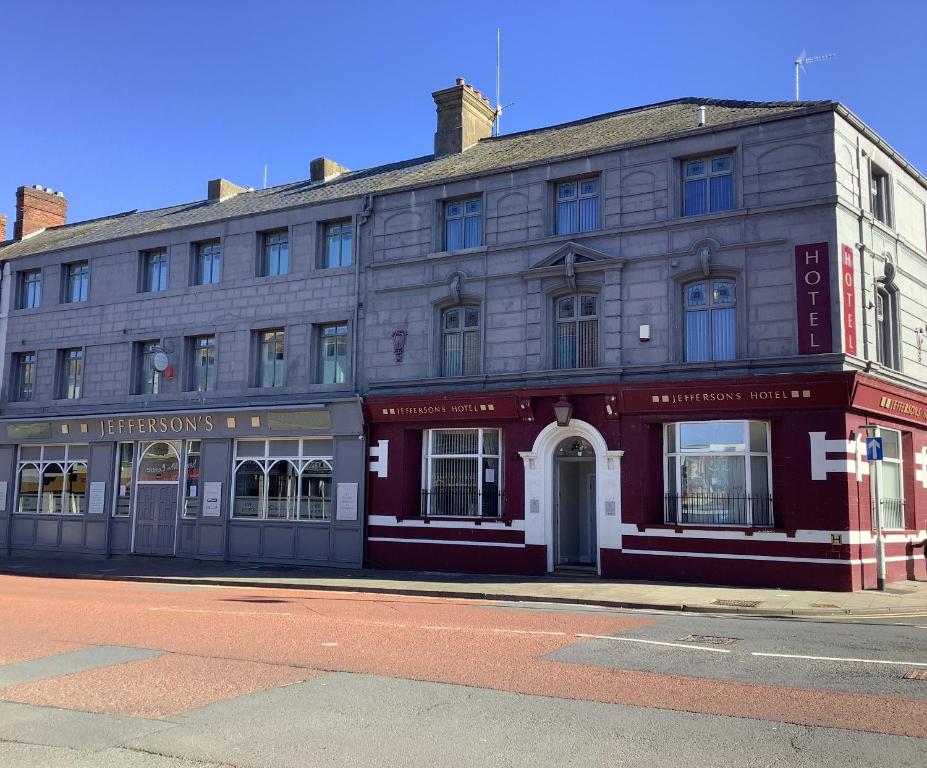 um edifício na esquina de uma rua em Jeffersons Hotel & Serviced Apartments em Barrow in Furness