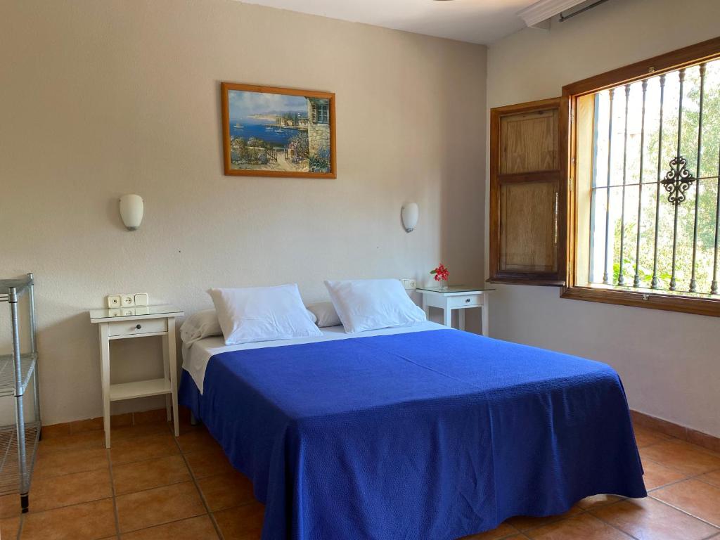 A bed or beds in a room at Hostal Moscatel