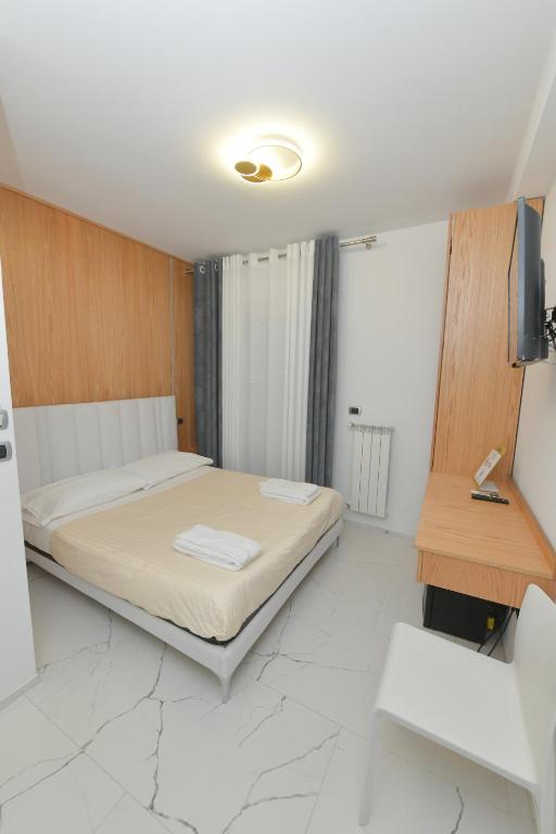 Łóżko lub łóżka w pokoju w obiekcie Noemi B&B