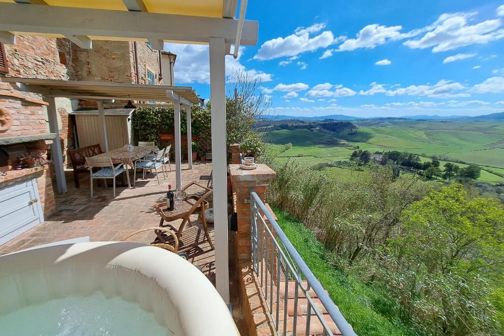 Zdjęcie z galerii obiektu Dimora Suite La Terrazza w mieście Terricciola