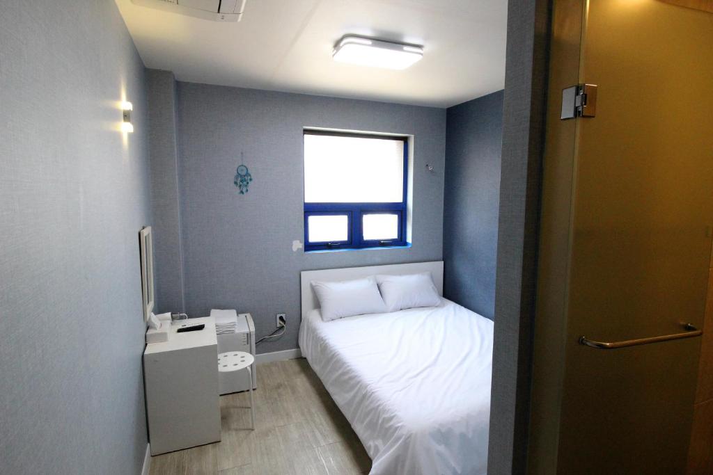 Cama ou camas em um quarto em Hotel Golden Park Myeongdong