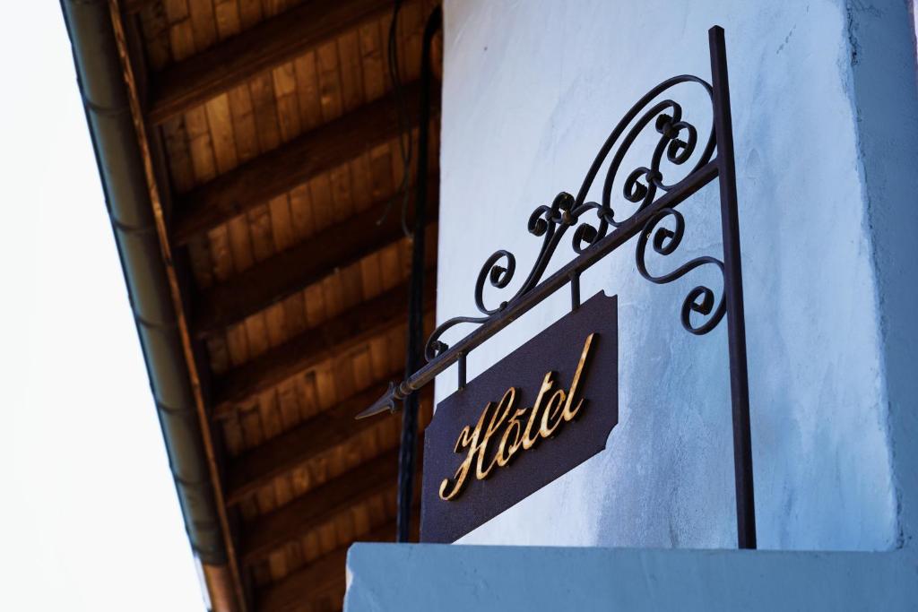 Certifikát, hodnocení, plakát nebo jiný dokument vystavený v ubytování Hôtel Le Mouton Bleu
