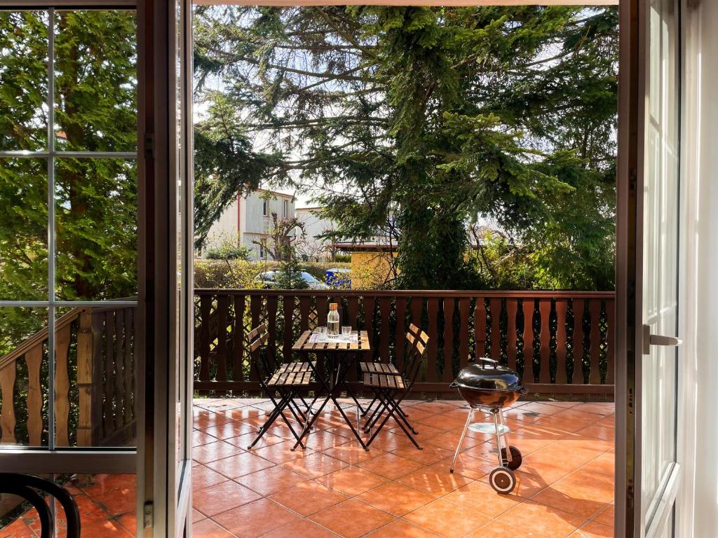 an open door to a patio with a table at Casa Verano by 3City Rentals in Gdynia
