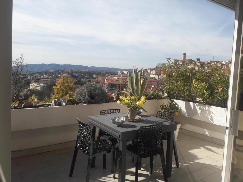 Fotografia z galérie ubytovania CHARMANTE MAISON DE VACANCES v destinácii Grasse