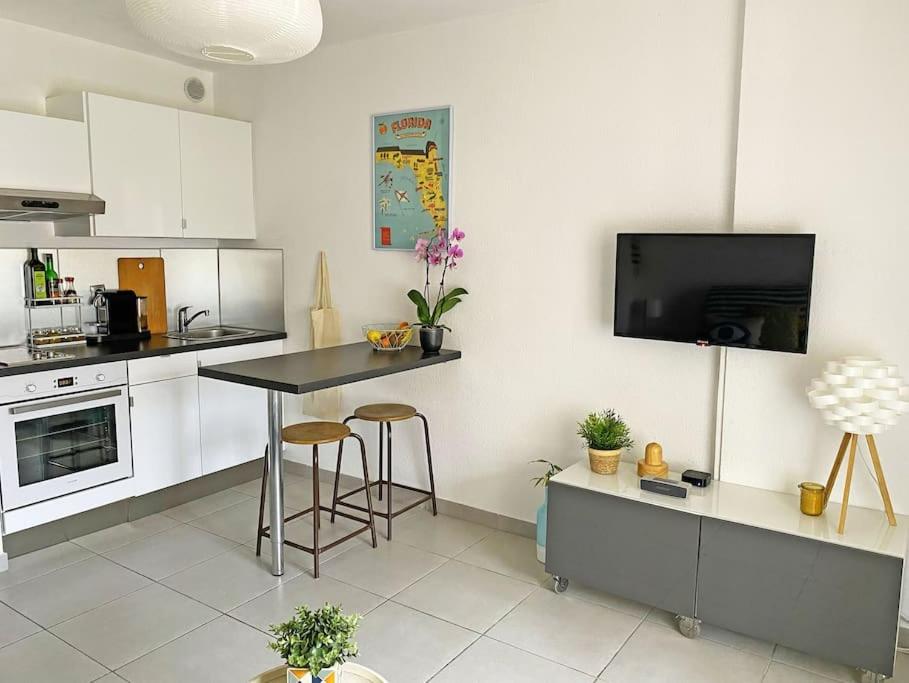 Zdjęcie z galerii obiektu Joli studio à 6 min à pied de la plage w mieście Sanary-sur-Mer