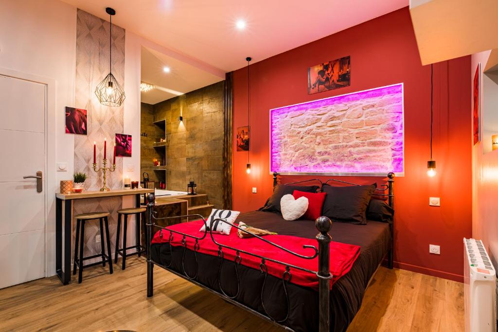 Zdjęcie z galerii obiektu Cachette Secrète & SPA w mieście Bourgoin