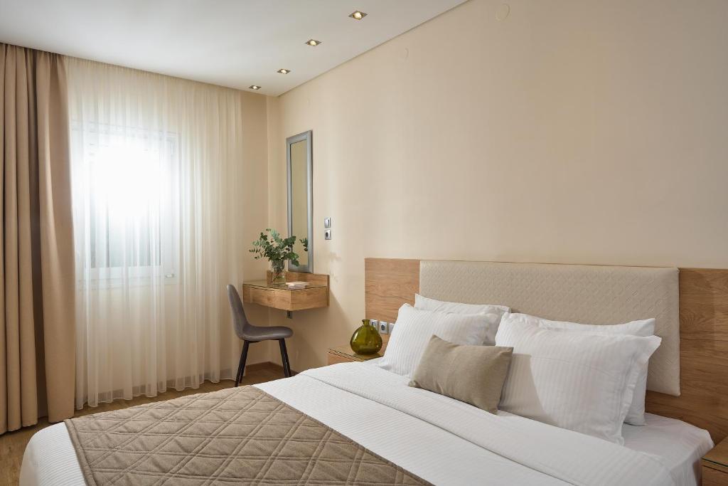 En eller flere senge i et værelse på Filippos Hotel
