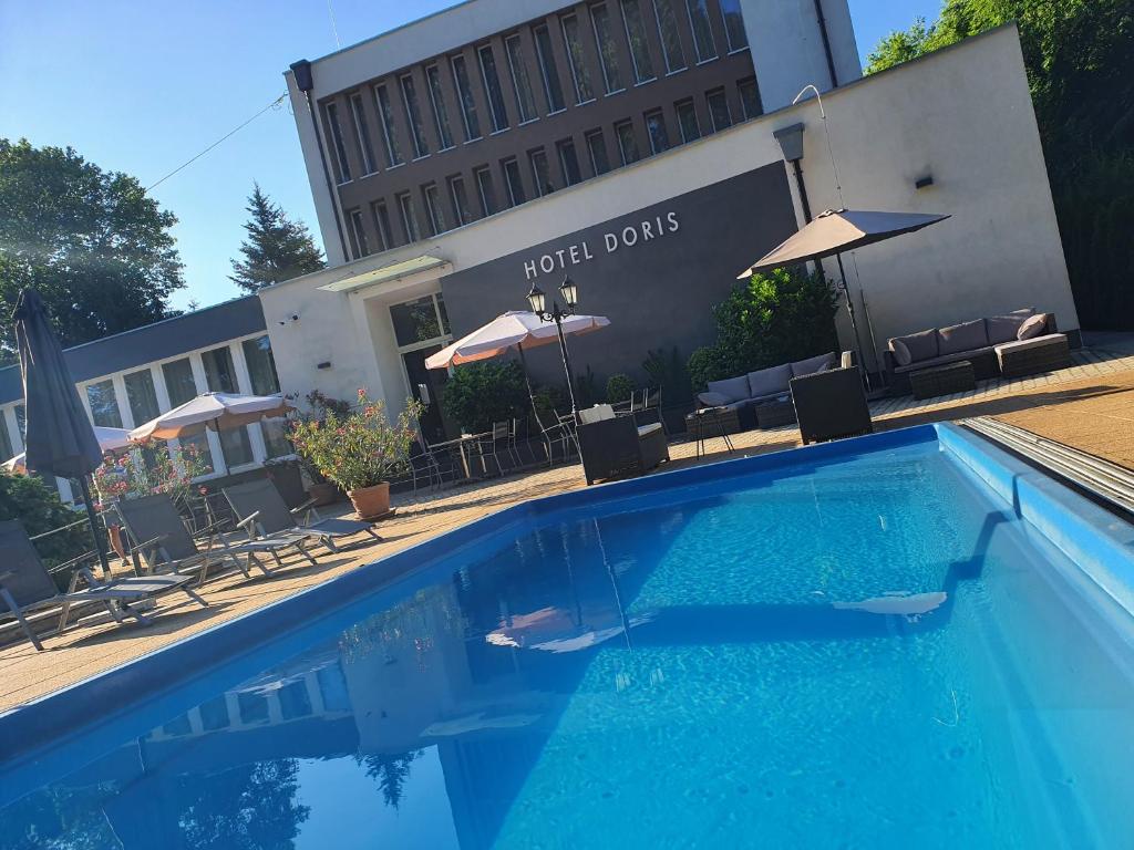 Bazén v ubytovaní Doris Hotel alebo v jeho blízkosti