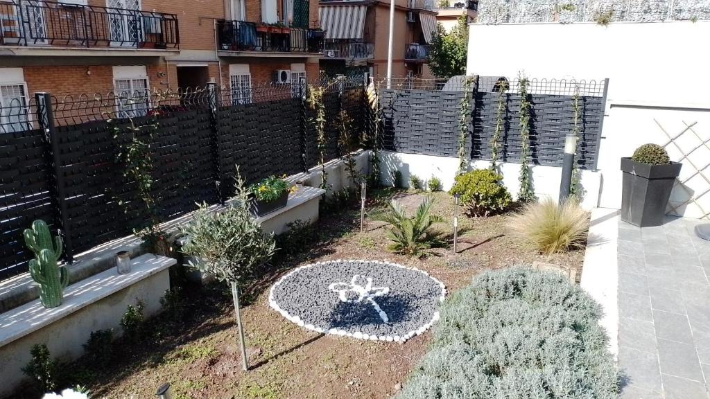 Vonkajšia záhrada v ubytovaní Tiny Green apartament in Rome - Magliana