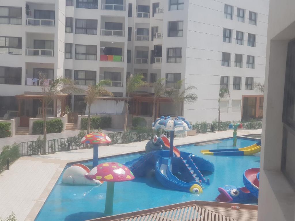 The swimming pool at or close to Porto said بورتوسعيد غرفتين وصاله للأسر فقط