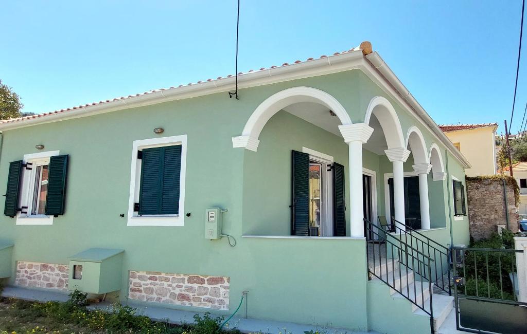 The building in which the holiday home is located