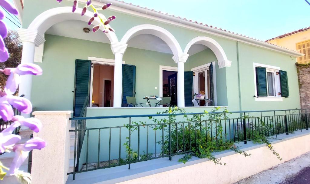 The building in which the holiday home is located