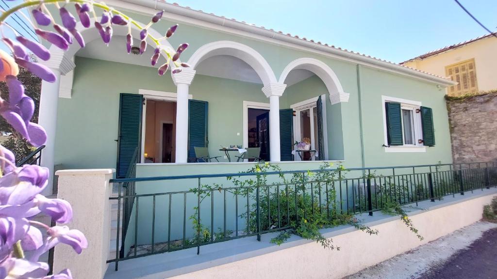 The building in which the holiday home is located
