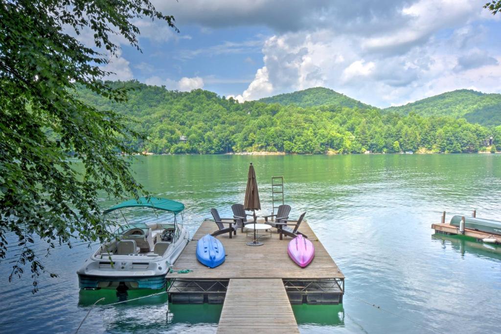 Nantahala Lake Family Home with Private Dock and Views, Topton (updated