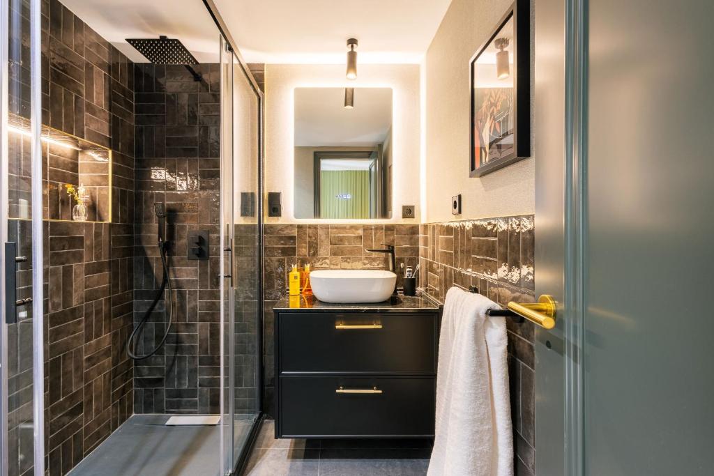 Koupelna v ubytování Stylish 4 suites +patio luxury apartment Gran Via