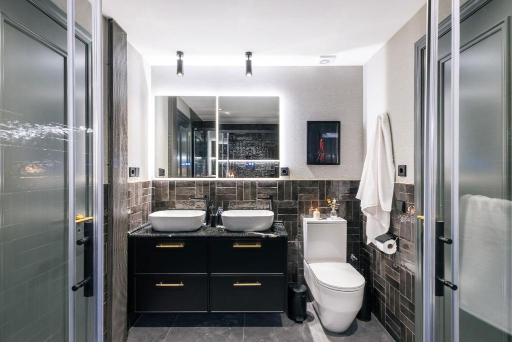Koupelna v ubytování Stylish 4 suites +patio luxury apartment Gran Via