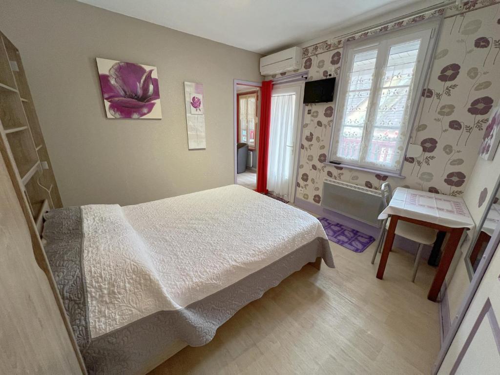 Les Meublés du Rocher - Près du parc LE PAL - Apartamento De Un Dormitorio