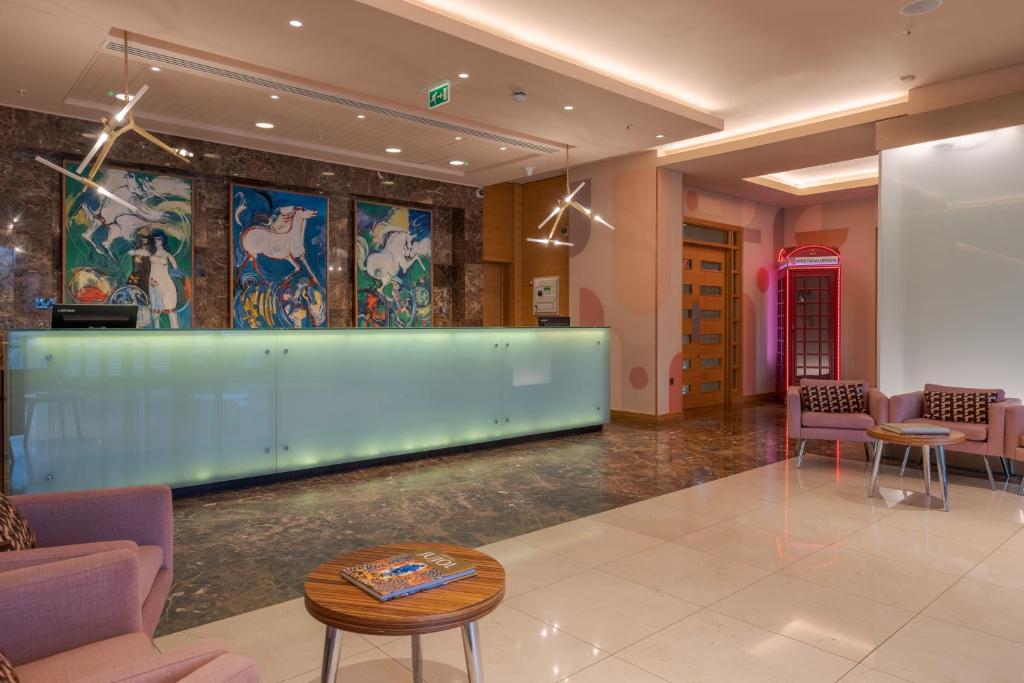 Posezení v ubytování Pestana Chelsea Bridge Hotel & SPA