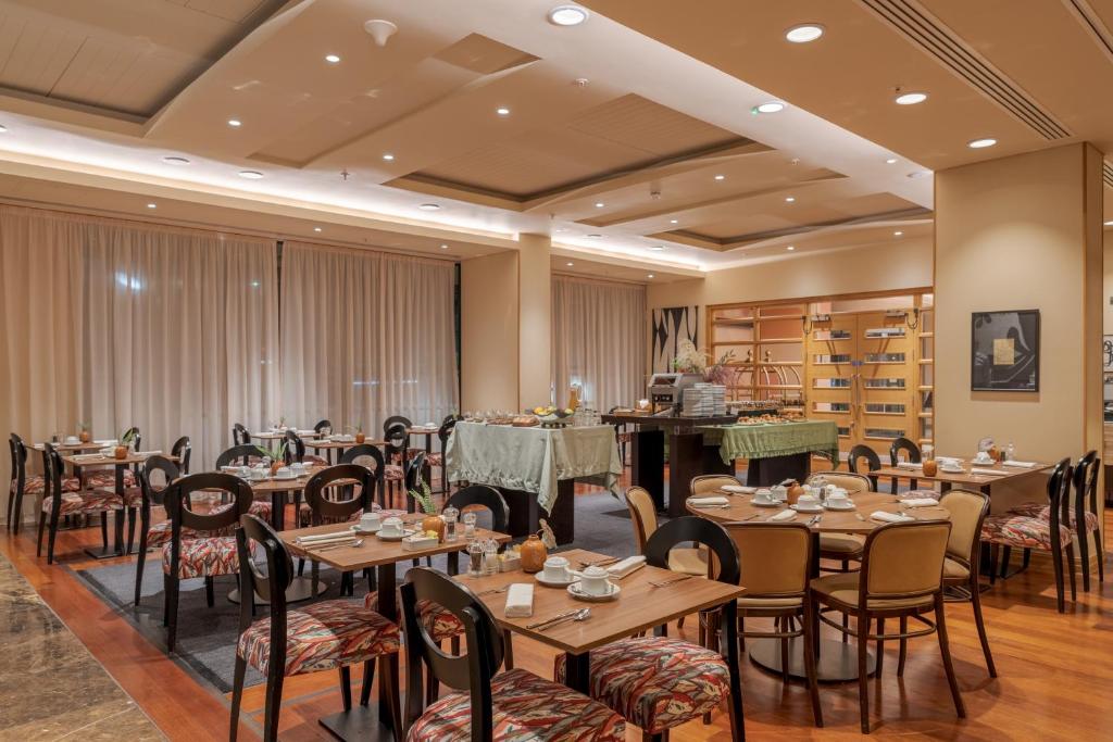 Restaurace v ubytování Pestana Chelsea Bridge Hotel & SPA
