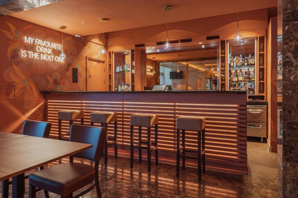 Lounge nebo bar v ubytování Pestana Chelsea Bridge Hotel & SPA