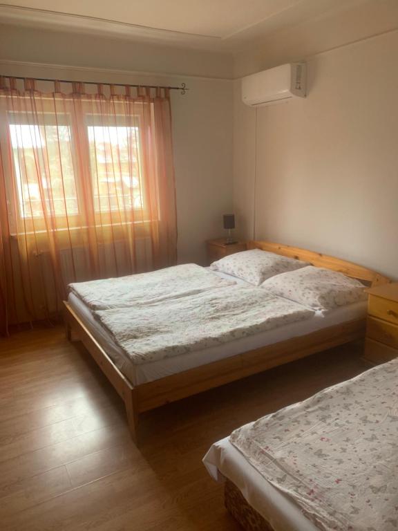 Postel nebo postele na pokoji v ubytování Gábor Áron Apartment