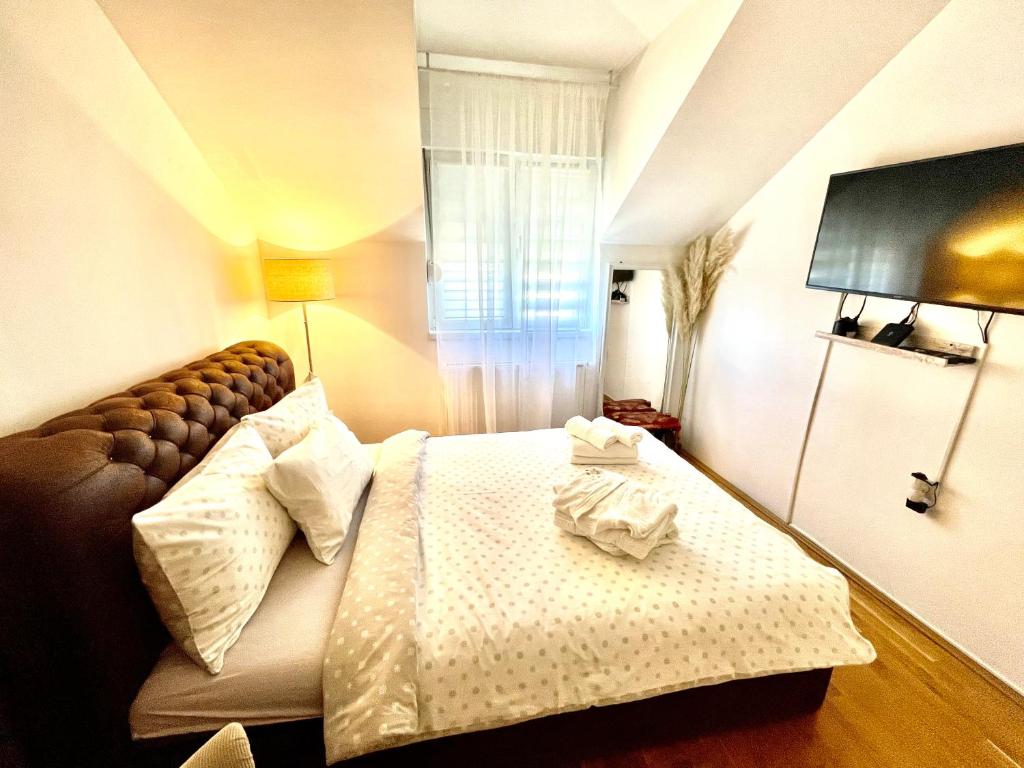 Postel nebo postele na pokoji v ubytování Charme apartman