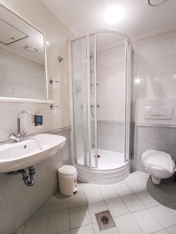 Łazienka w obiekcie Offi Haz Hotel