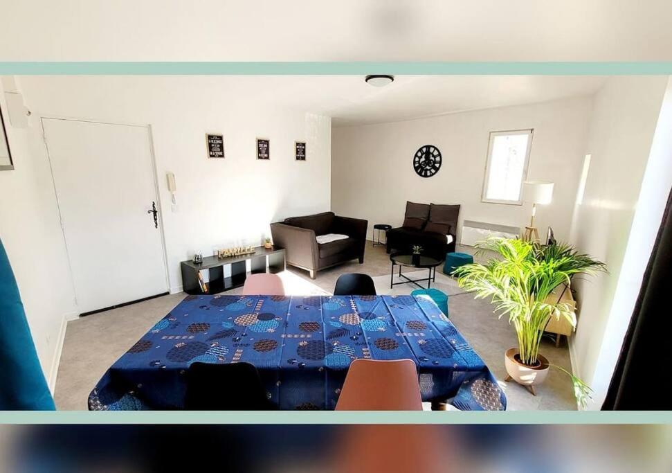 Posedenie v ubytovaní Spacieux T3 au pied des Thermes