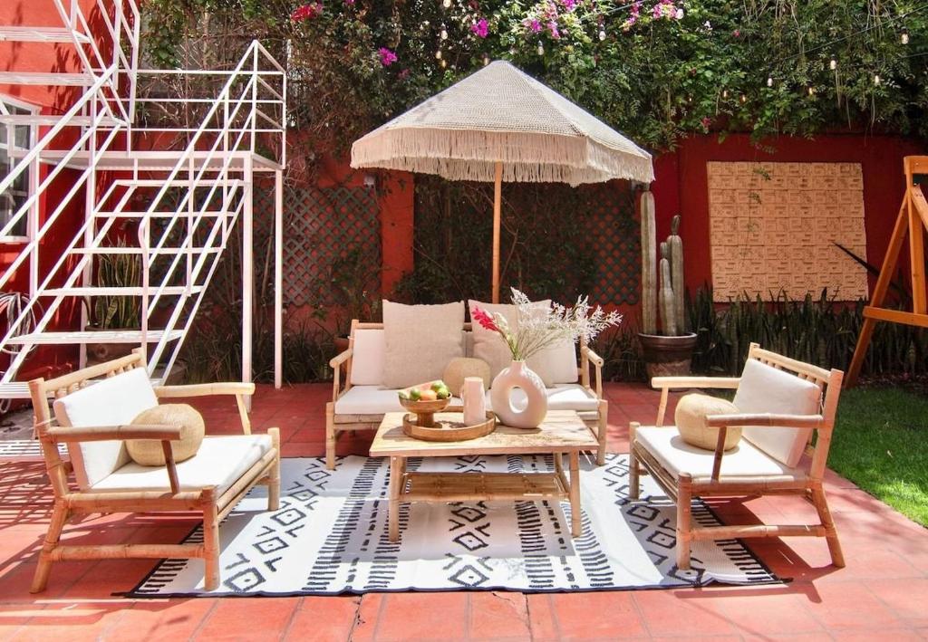 Stunning house steps from Masaryk, Polanco, Mexico City (updated prices