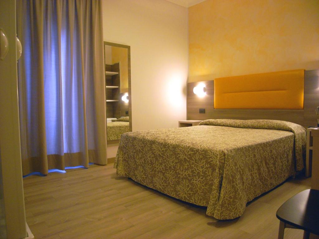 Postel nebo postele na pokoji v ubytování Hotel Siena