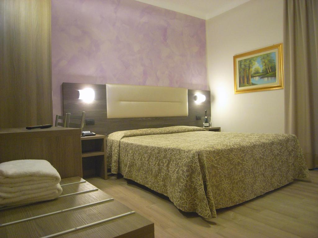 Postel nebo postele na pokoji v ubytování Hotel Siena