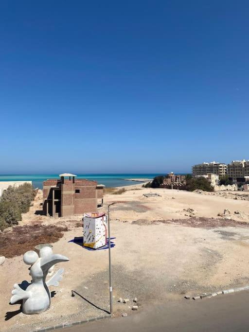 Vibrant Seaview 2-bedroom Flat