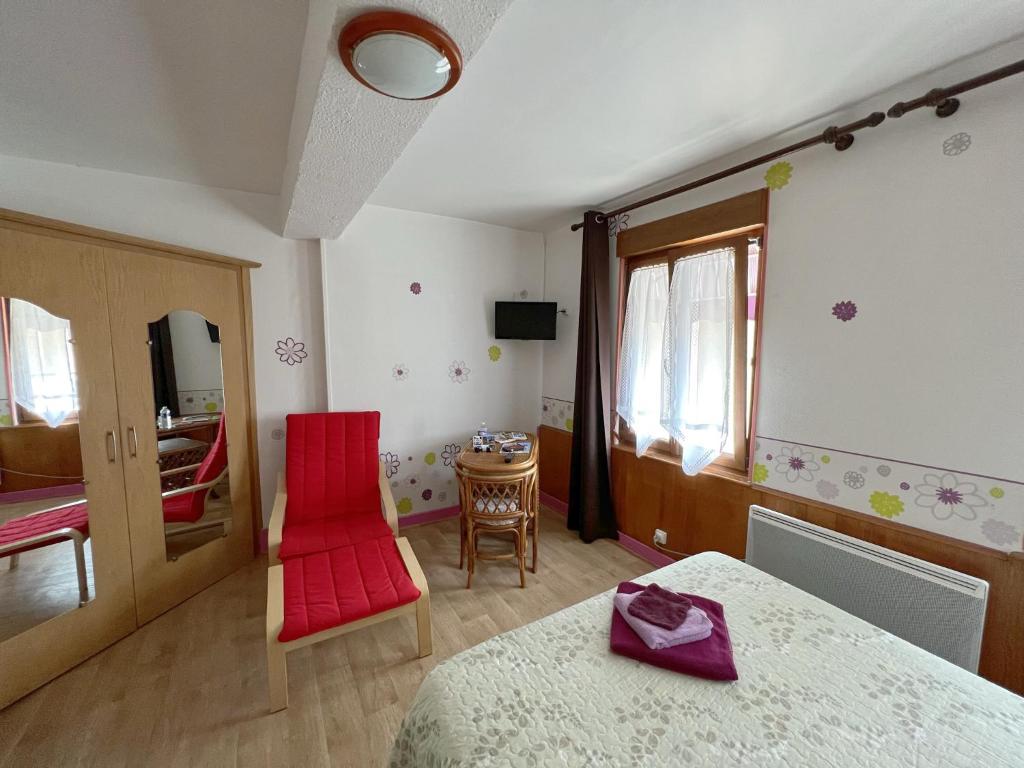 Les Meublés du Rocher - Près du parc LE PAL - Apartamento De Dos Dormitorios