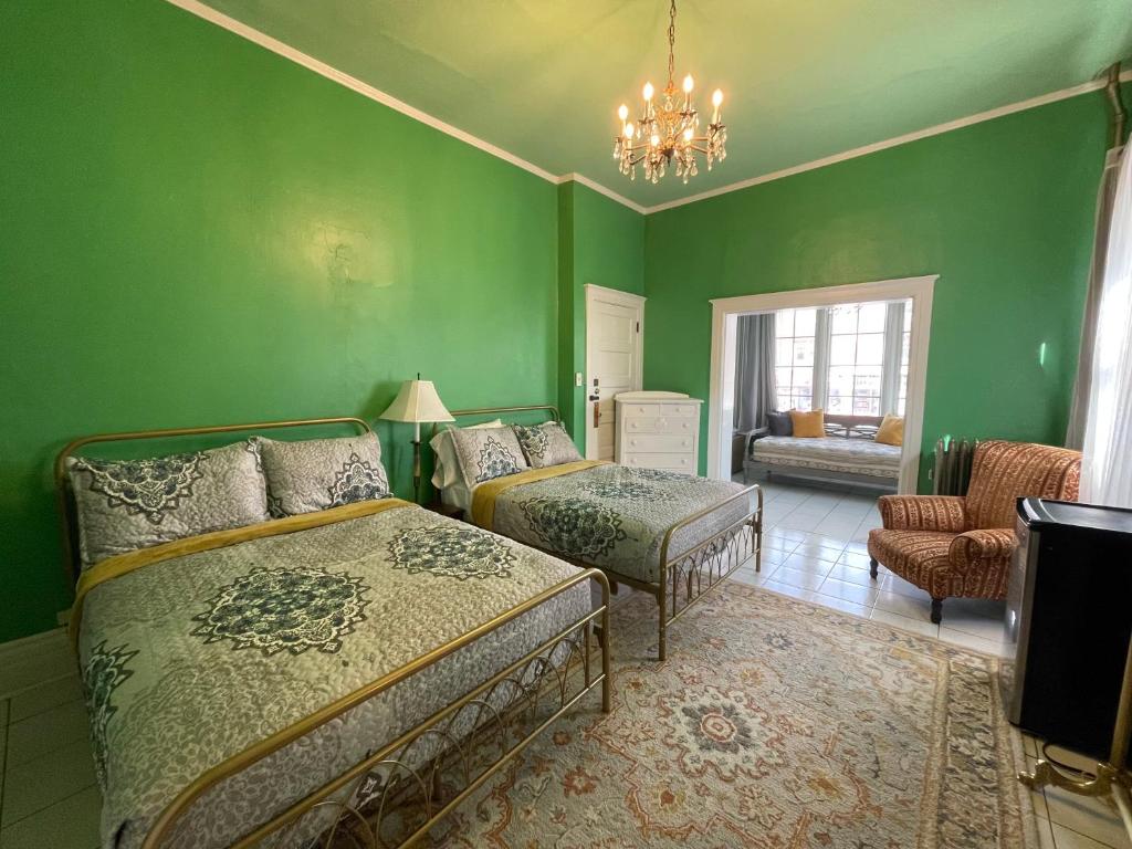 The Holiday Chalet Victorian - Suite D'Arthur