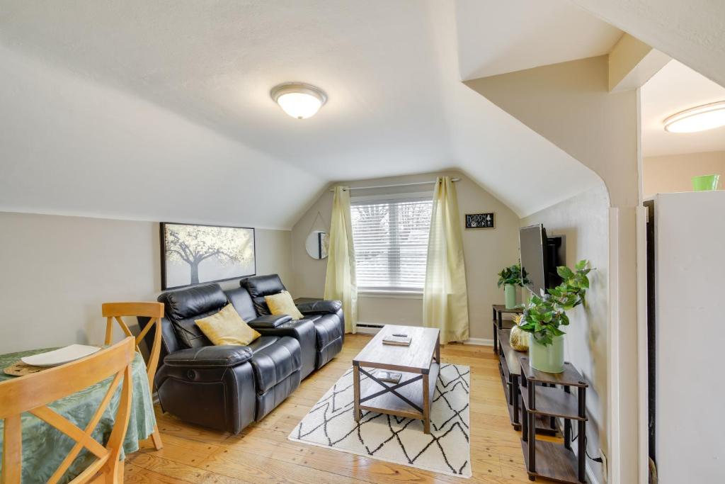Beech Grove Vacation Rental with Private Yard - Holiday Home