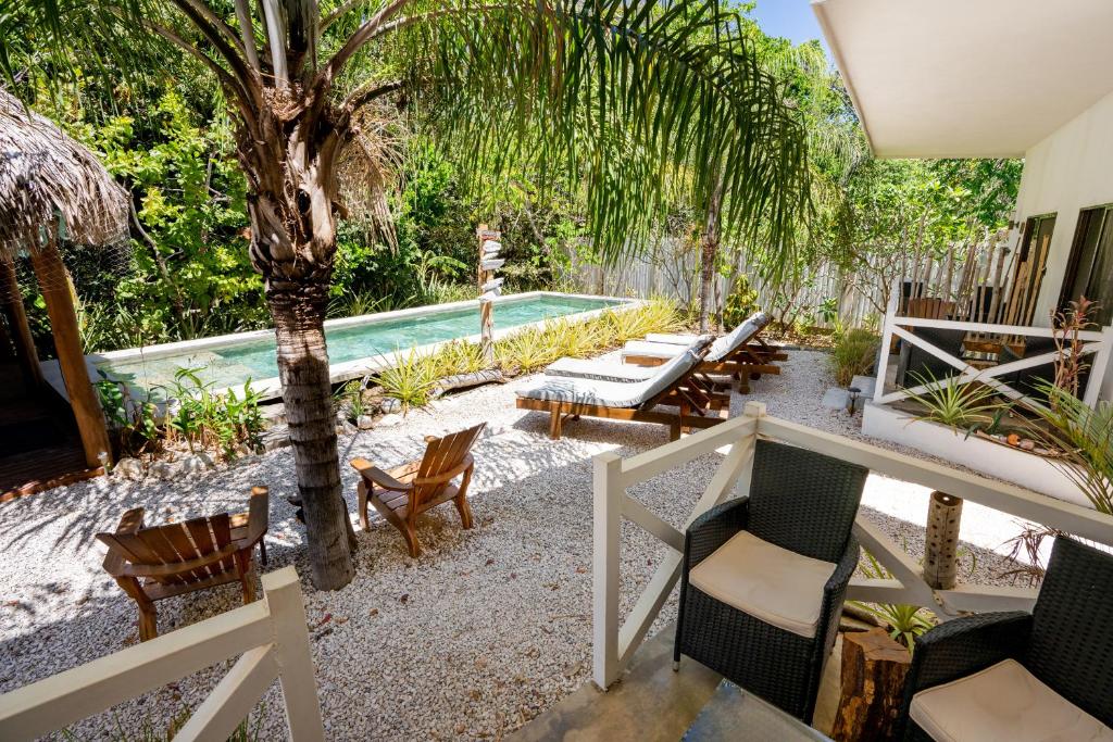 Bazén v ubytování Antema Lodge Secteur Tamarindo, piscine, yoga, gym, jungle et paix nebo v jeho okolí