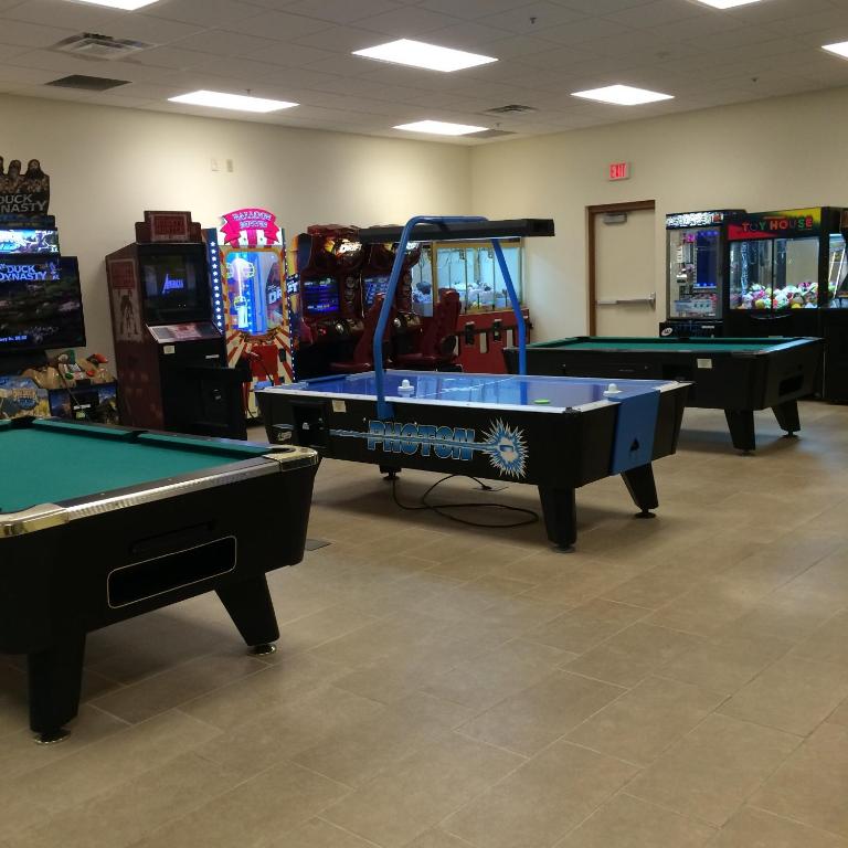 Бильярд в Grand Smokies Resort Lodge Pigeon Forge