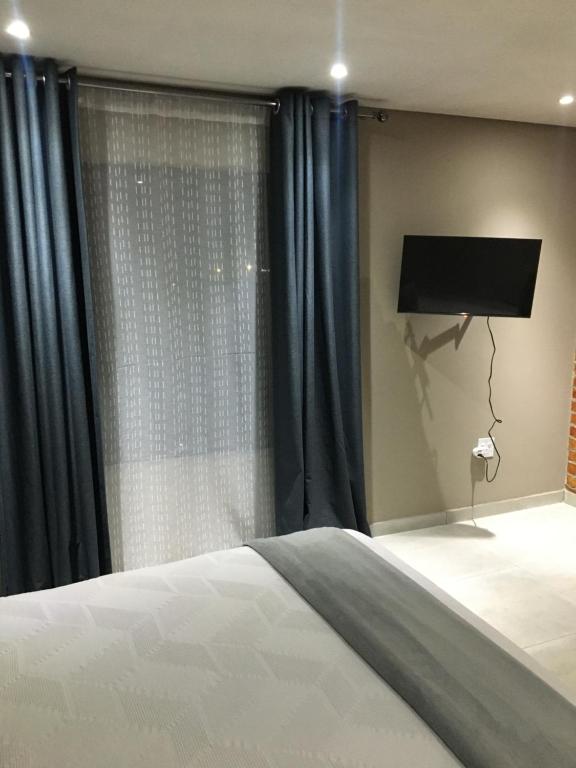 Black Rose Guesthouse - 
