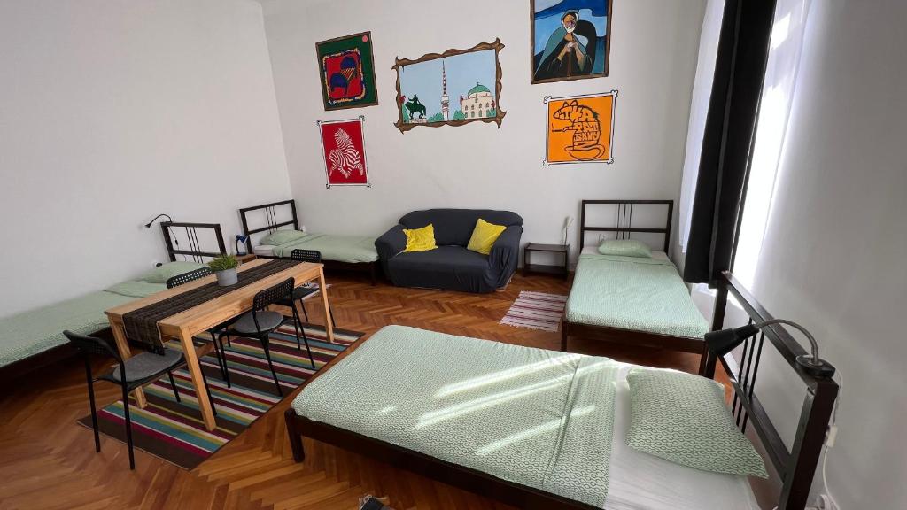 Postel nebo postele na pokoji v ubytování NAPartman Pécs