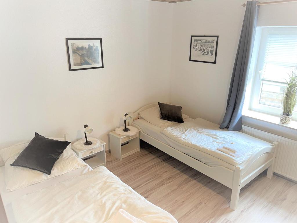Ellada Restaurant & Hotel - Eenpersoonskamer Met Badkamer