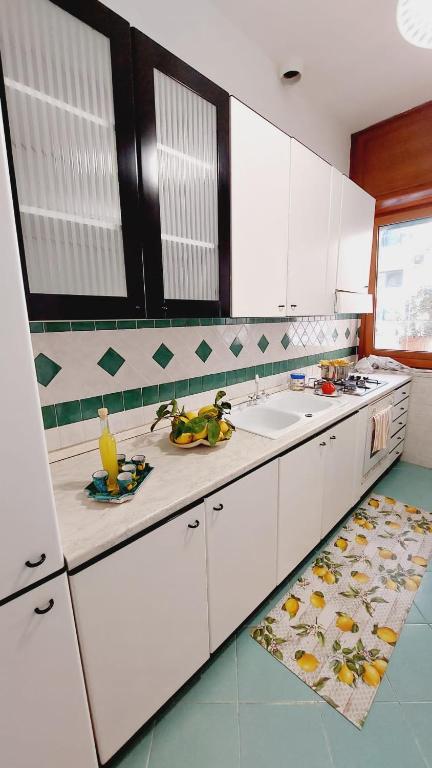 A kitchen or kitchenette at Al lungomare