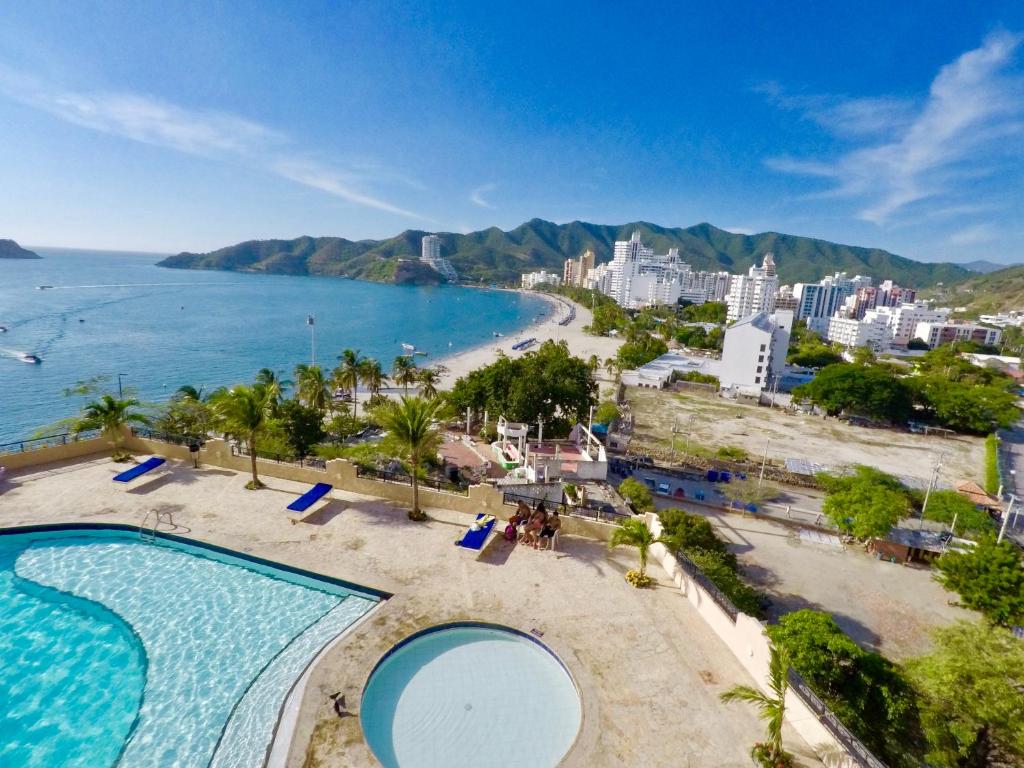 a resort with a swimming pool and a beach at El Peñon del Rodadero Apartamento Playa Rodadero 8 in Puerto de Gaira