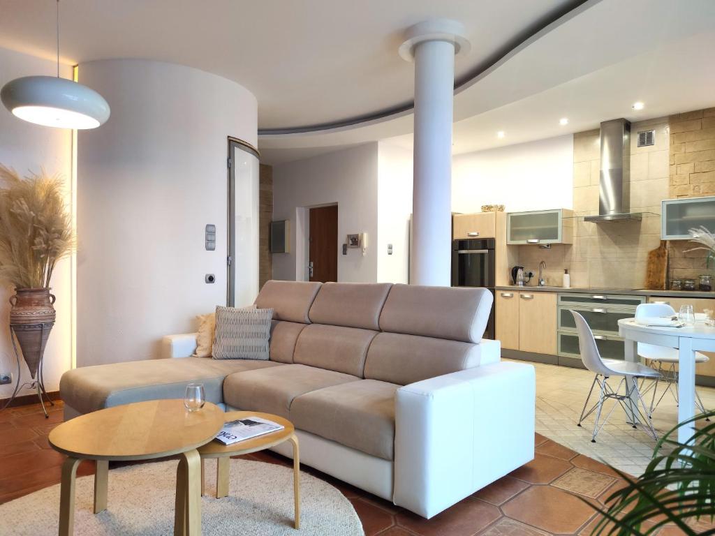 a living room with a couch and a table at Apartament Nefretete in Łódź